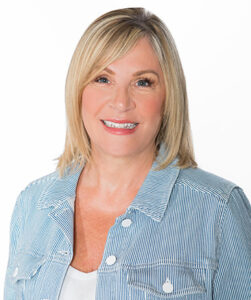 Kelly Davis headshot